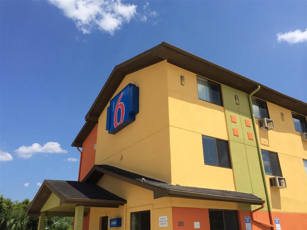 Motel 6 - Newest - Ultra Sparkling Approved - Chiropractor Approved Beds - New Elevator - Robotic Massages - New 2023 Amenities - New Rooms - New Flat Screen Tvs - All American Staff - Walk To Longhorn Steakhouse And Ruby Tuesday - Book Today And Sav Kingsland Exterior foto